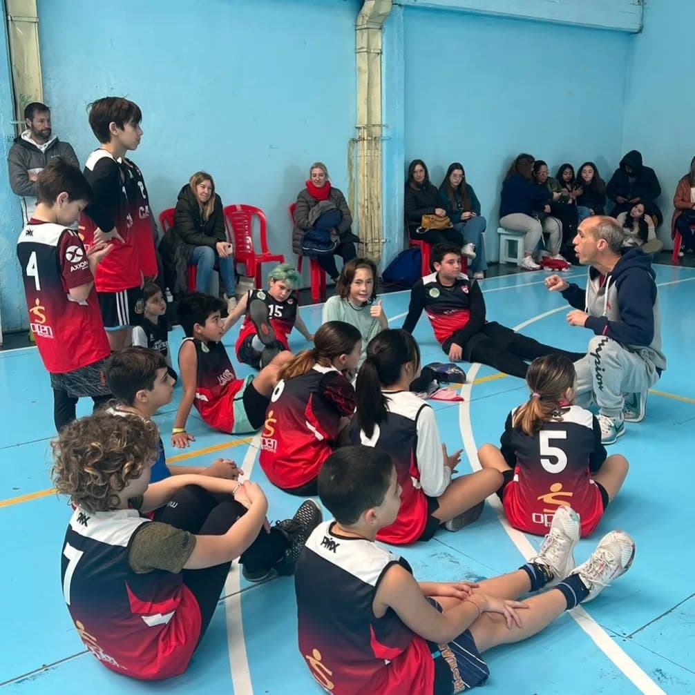 Vóley en ClubCADS - Equipos para niños y adultos